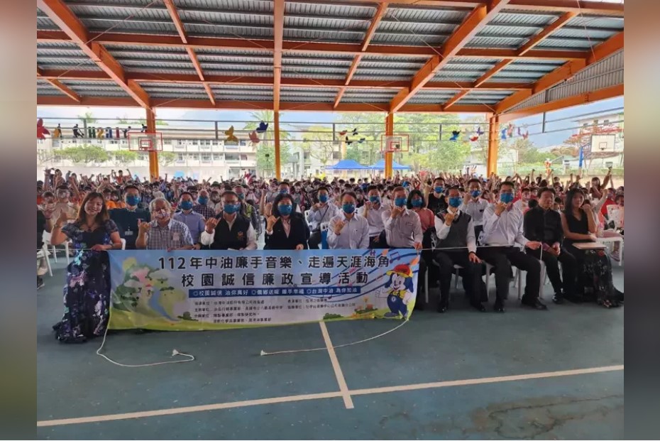 大提琴家張正傑到六龜校園 另類用音樂宣導廉政誠信